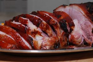 Glazed suckling pig cooked at low tamperature